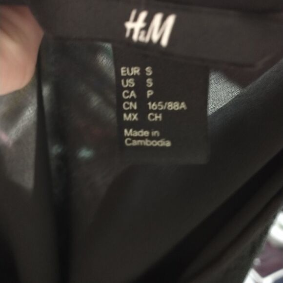 H&M sheer shouldered black T-shirt size small - Picture 4 of 4